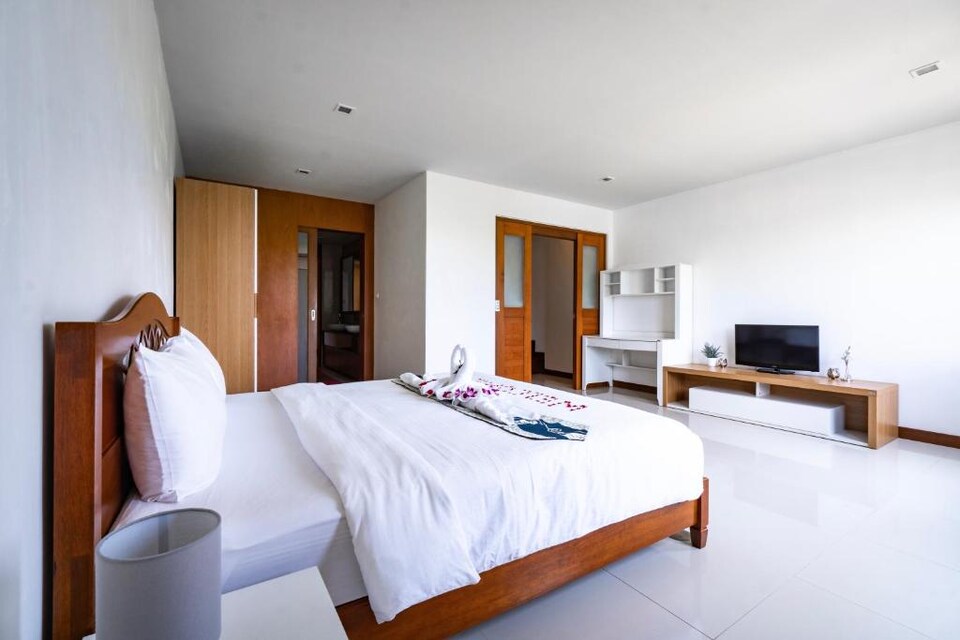 Capital O 890 The Royal Bay View Villas, Outter Phuket P3, फुकेत