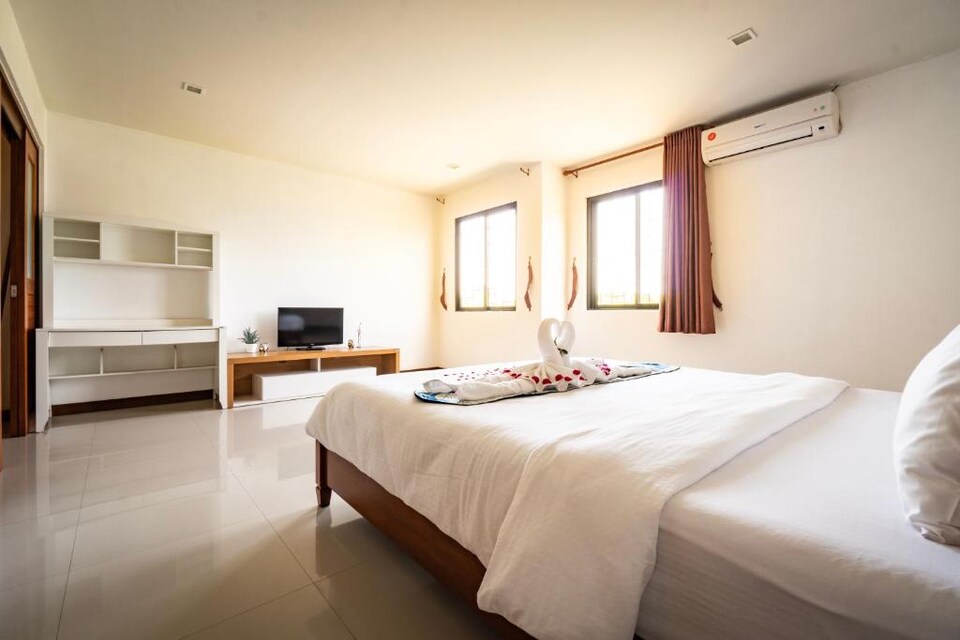 Capital O 890 The Royal Bay View Villas, Outter Phuket P3, फुकेत