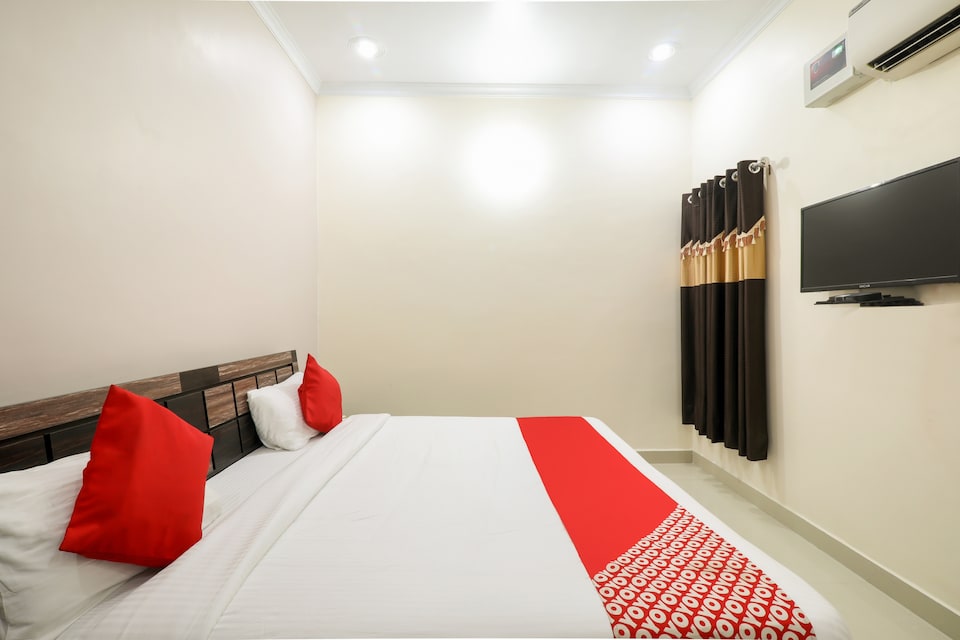 OYO 72412 A Palace, Airport Lucknow, Lucknow