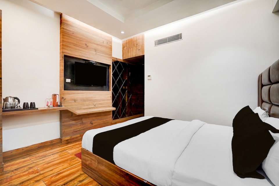 Townhouse Prayagraj Central Bus Terminal Formerly Hotel Four View, Civil Lines - High Court, Prayagraj