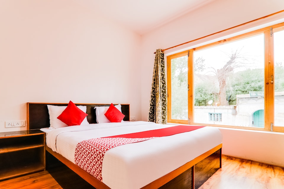 OYO 72466 Hotel Yuvraj, Shivpuri, शिवपुरी