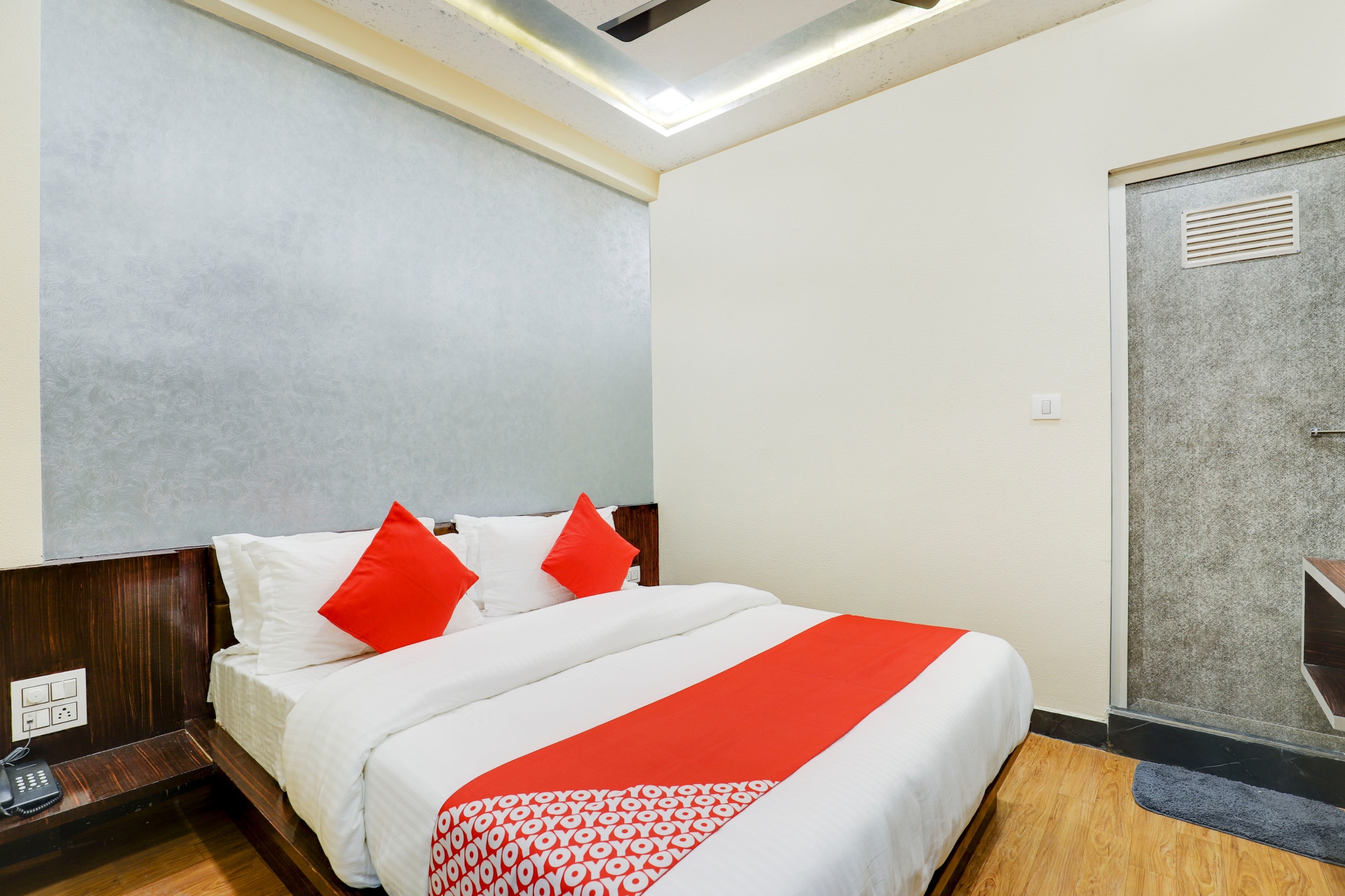 Couple Flagship Hotels in Sg Highway, Ahmedabad Couple Friendly Hotel