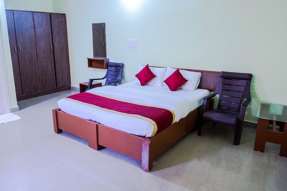 OYO 6042 Airlines Comfort, Airport Road Bangalore, Bangalore