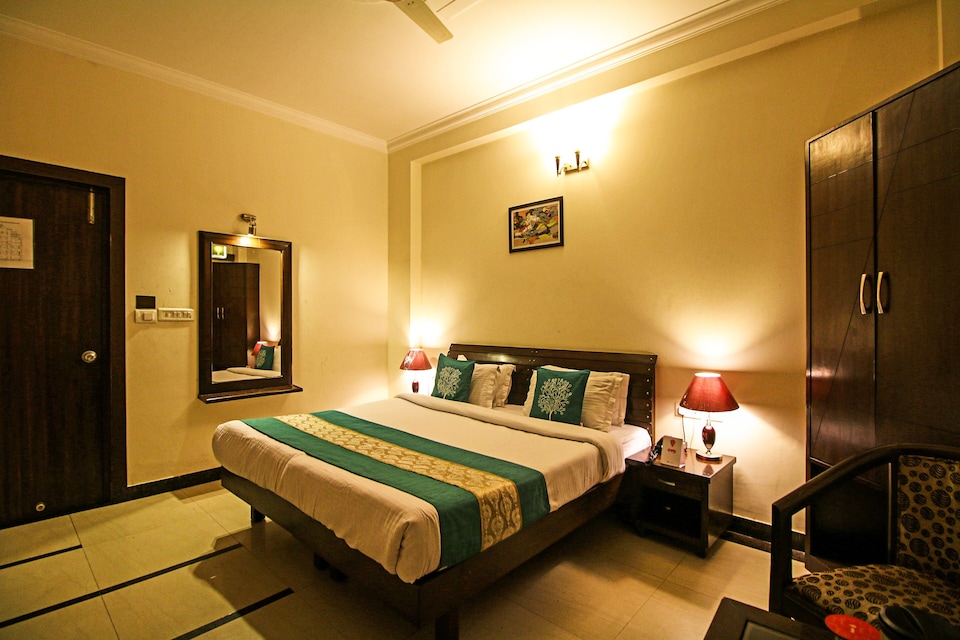 OYO 6044 Hotel Doon Castle, Dehradun ISBT, Dehradun