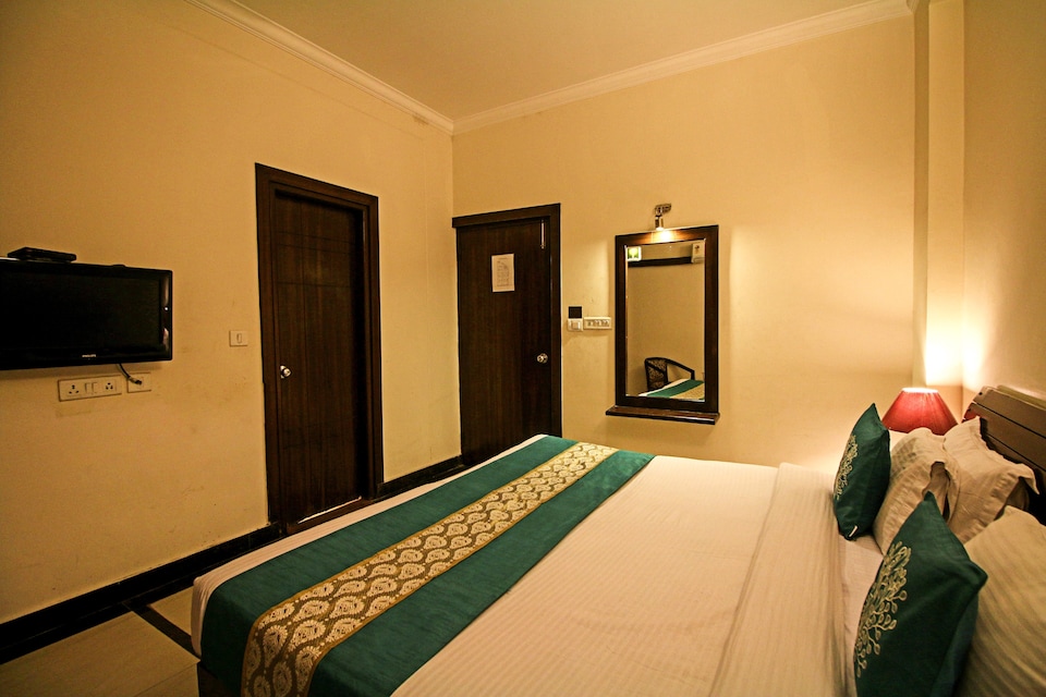 OYO 6044 Hotel Doon Castle, Dehradun ISBT, Dehradun
