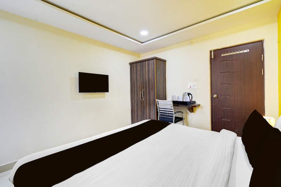 OYO 72504 Dunes inn, Kondapur, हैदराबाद