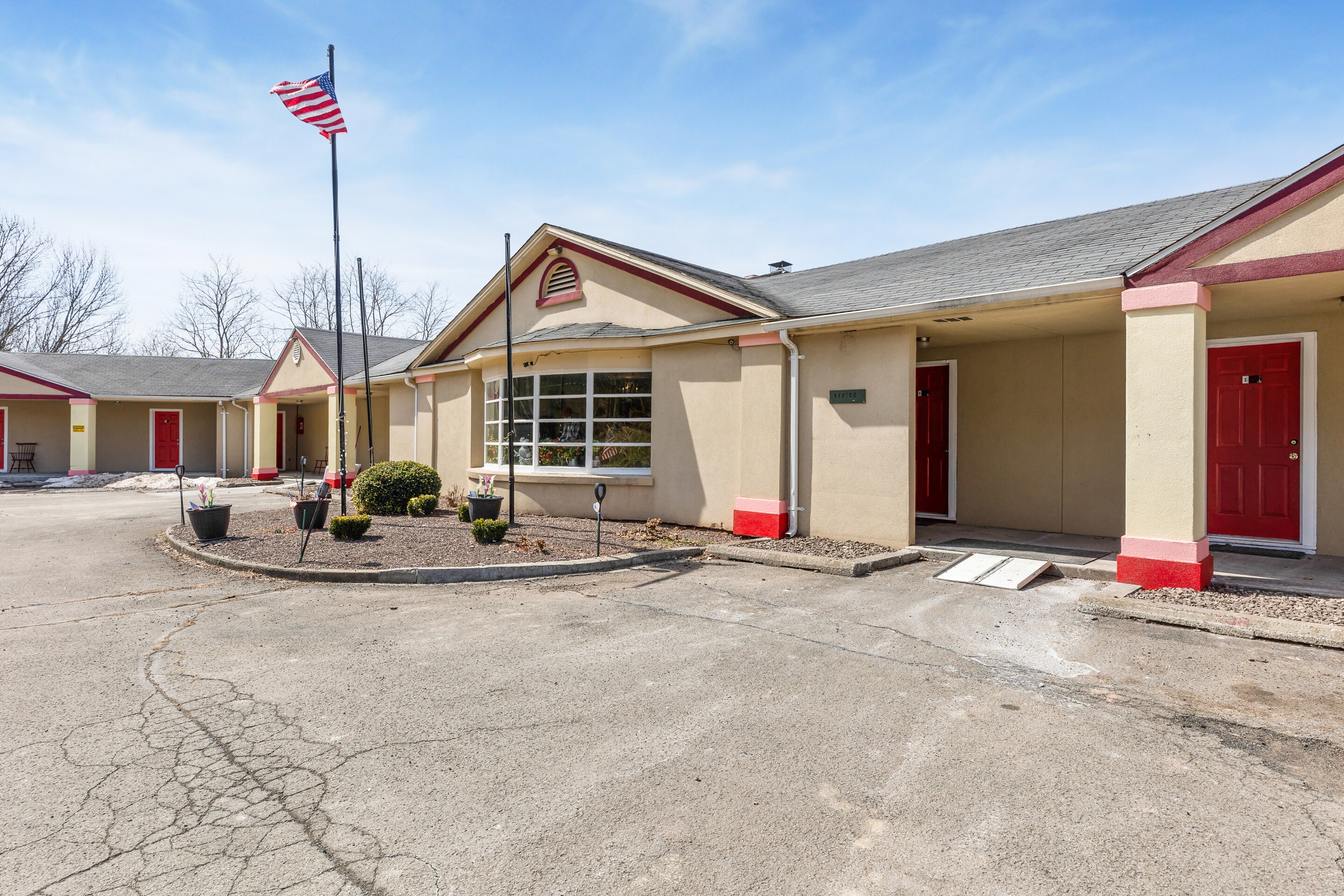 OYO Hotel in Delhi, NY Book Rooms 77 + up to 50 Off