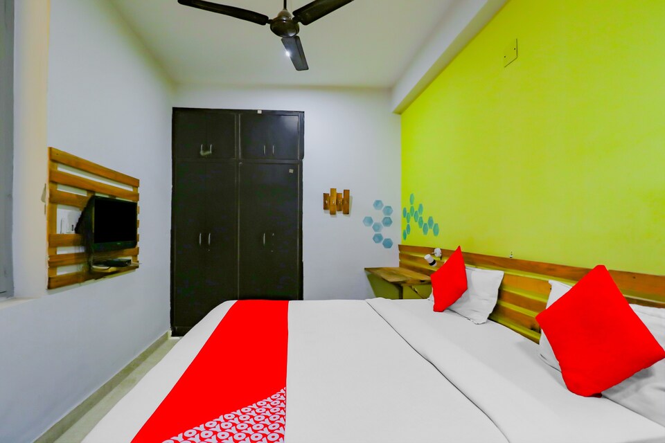 OYO 72544 Down Town Inn, Noida City Metro, Noida