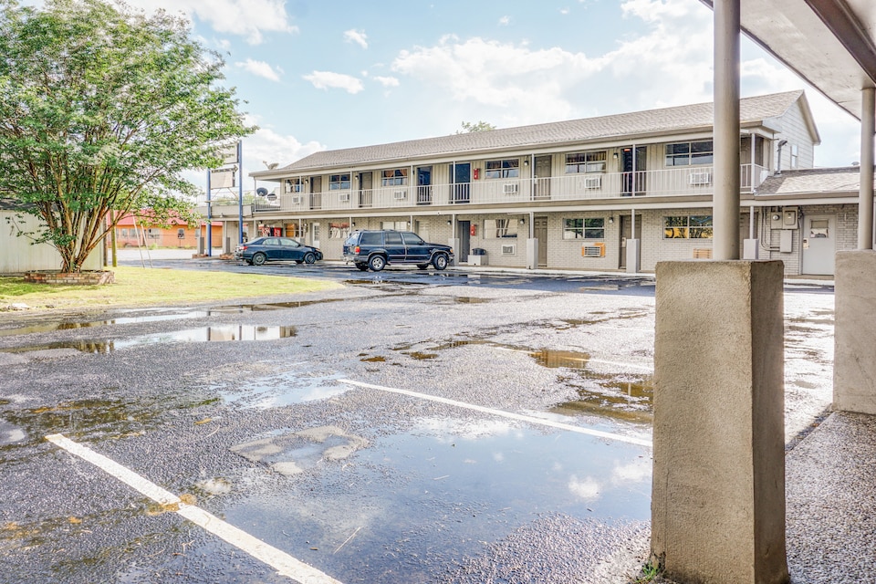 OYO Hotel Austin Street Giddings, Giddings TX, Giddings TX