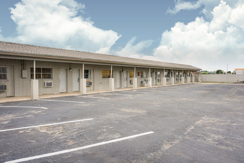 OYO Hotel Austin Street Giddings, Giddings TX, Giddings TX