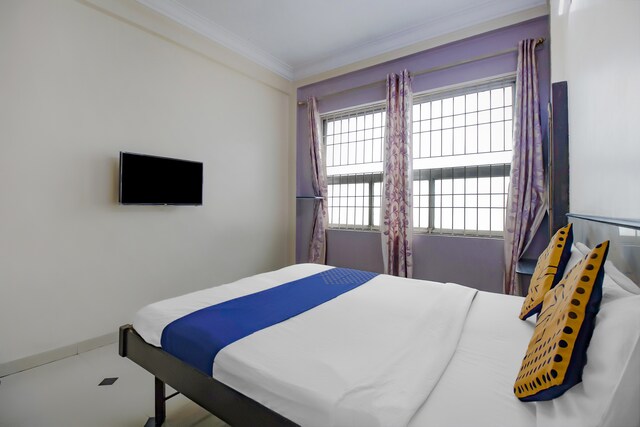 Hotels Majestic  Bangalore Starting    606 Upto 53  OFF 256