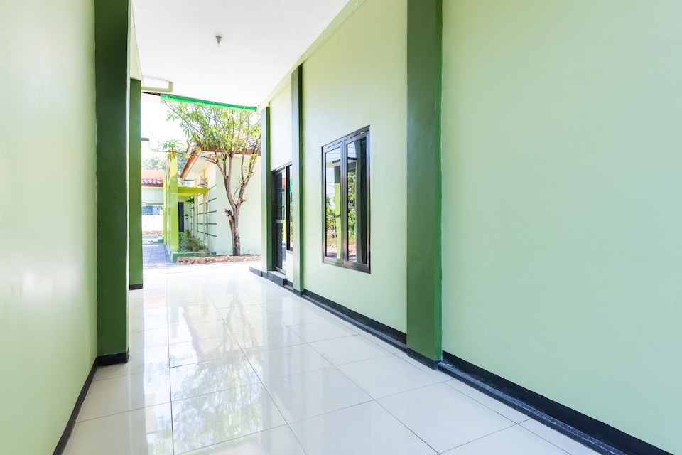 OYO 3452 Esemka Hotel And Resto, Bojonegoro, Bojonegoro