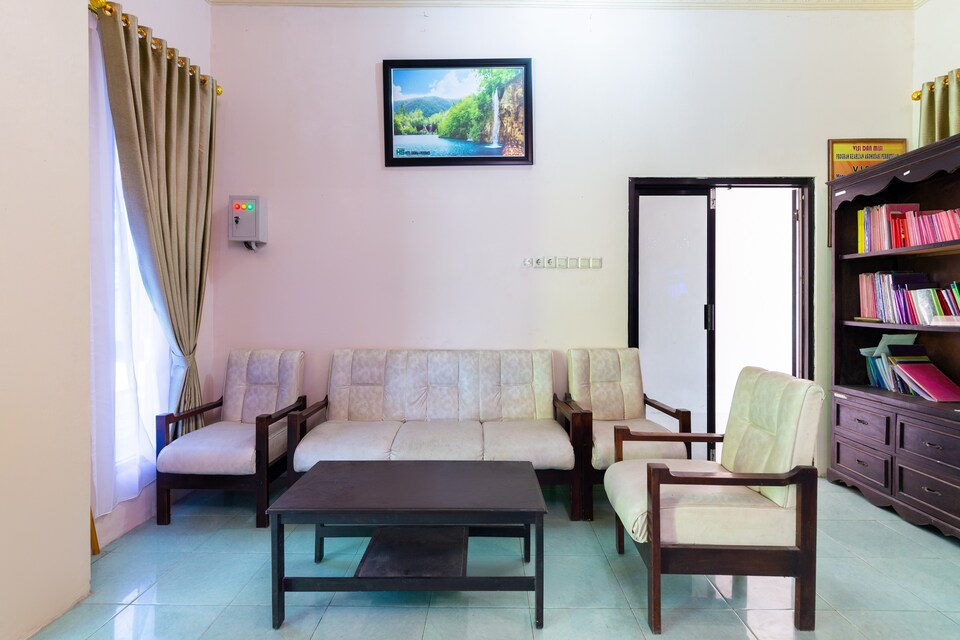 OYO 3452 Esemka Hotel And Resto, Bojonegoro, Bojonegoro