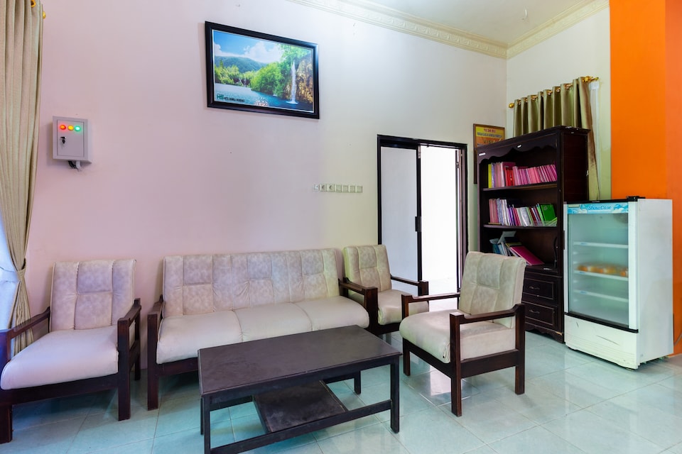 OYO 3452 Esemka Hotel And Resto, Bojonegoro, Bojonegoro