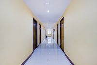 OYO Flagship Amutha Residency