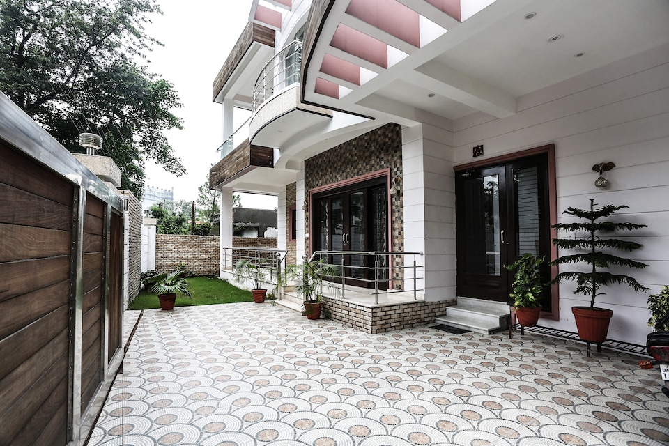 OYO 6067 Home Stay Swarna Residency, Rajpur Road Dehradun, Dehradun