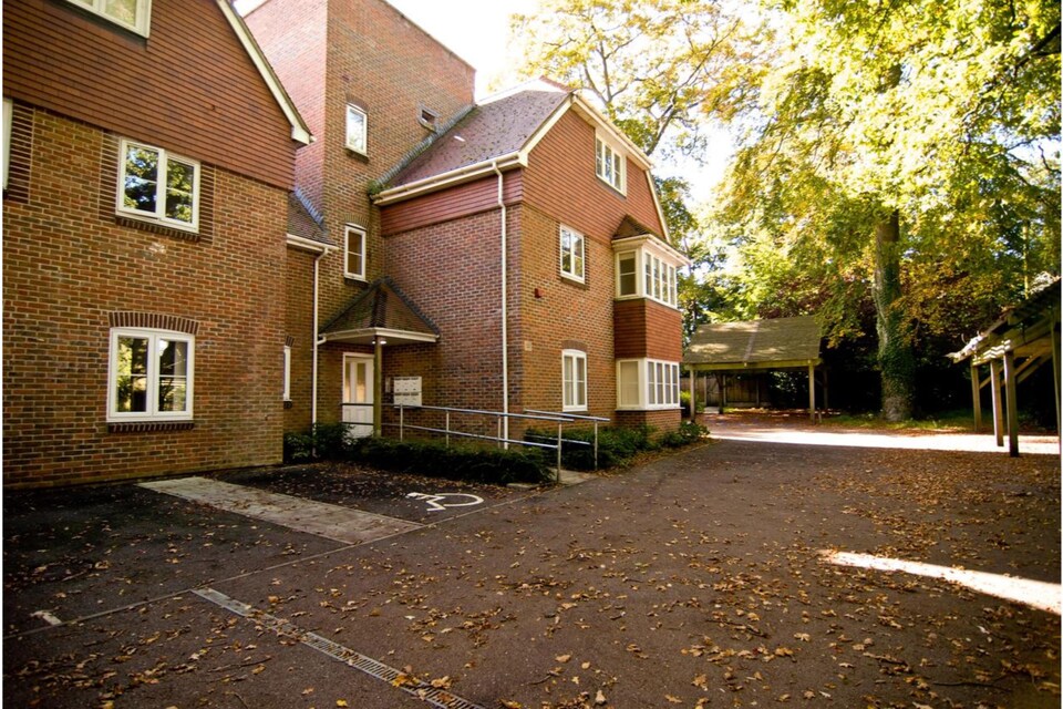 OYO Room And Roof Serviced Apartments, Southampton (South England), Southampton