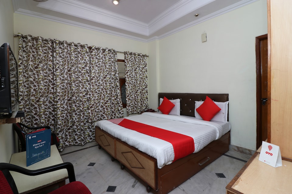 OYO 6073 Hotel K M B, Janam Bhoomi Mathura, Mathura