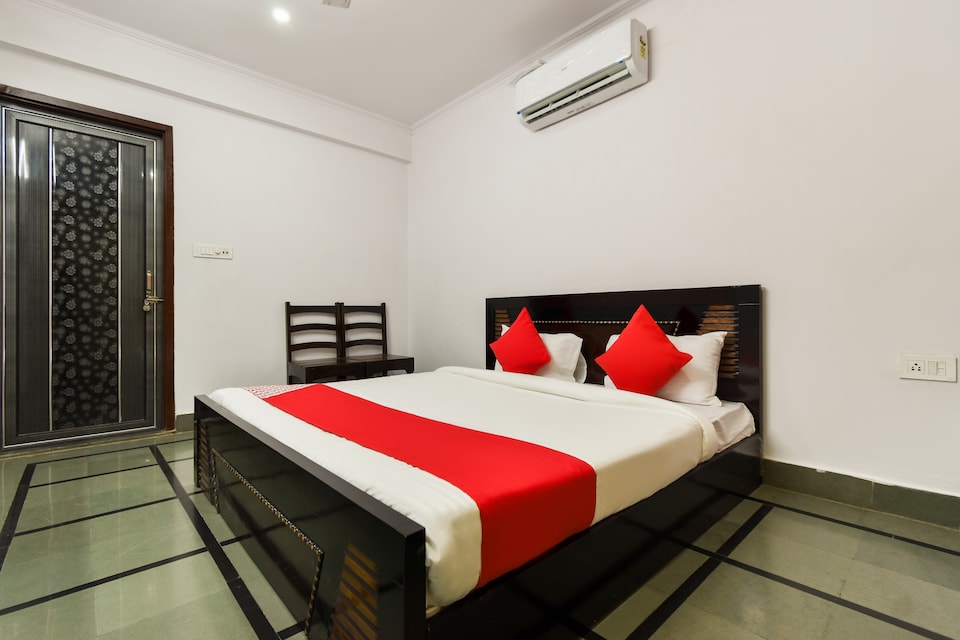 OYO 72674 D Mantra, Noida City Metro, Noida