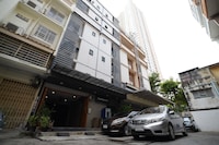 OYO 935 The Palm Apartment