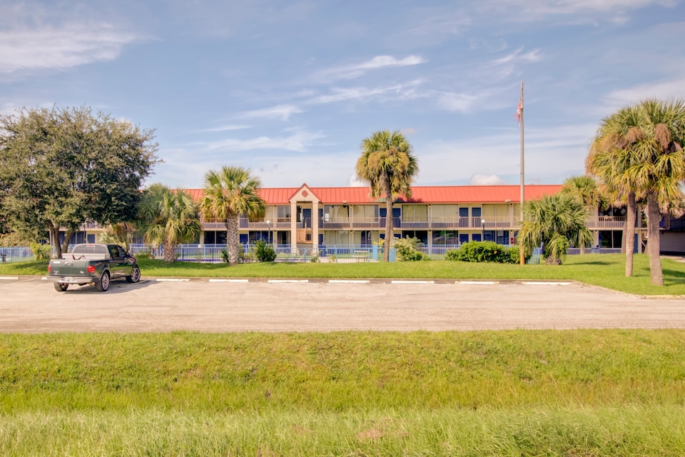 OYO Hotel Dundee By Crystal Lake, Dundee FL, Dundee FL