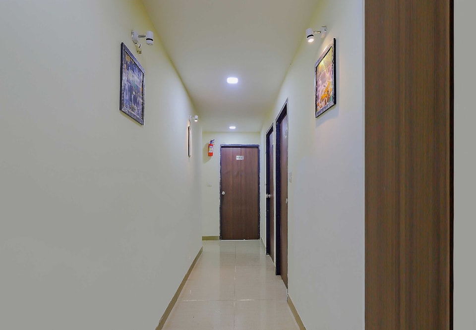Hotel O Greenwood   , Ashram Road Ahmedabad, Ahmedabad