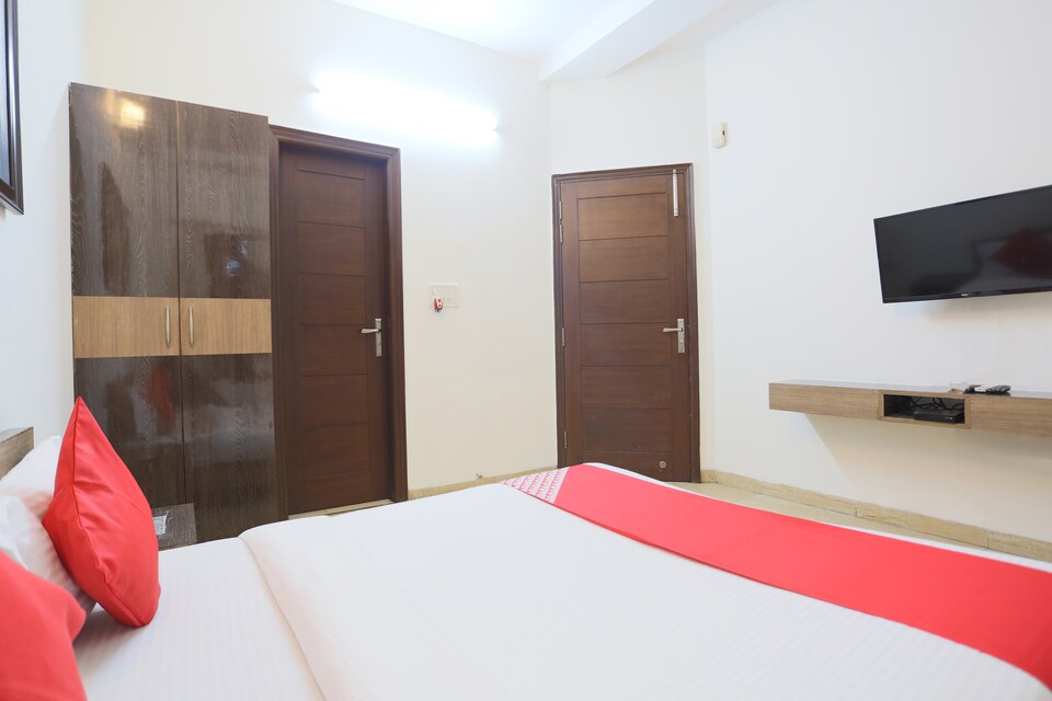 OYO 72826 B135 Apartment, Kalkaji Delhi, Delhi