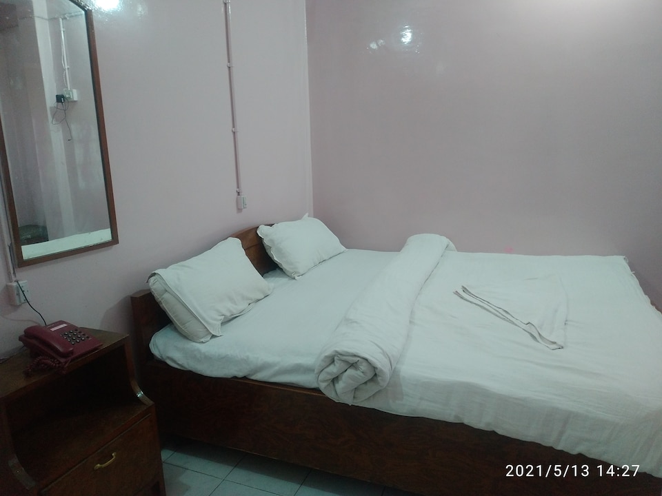 SPOT ON 72865 Luxmi Guest House, Godowlia, Varanasi