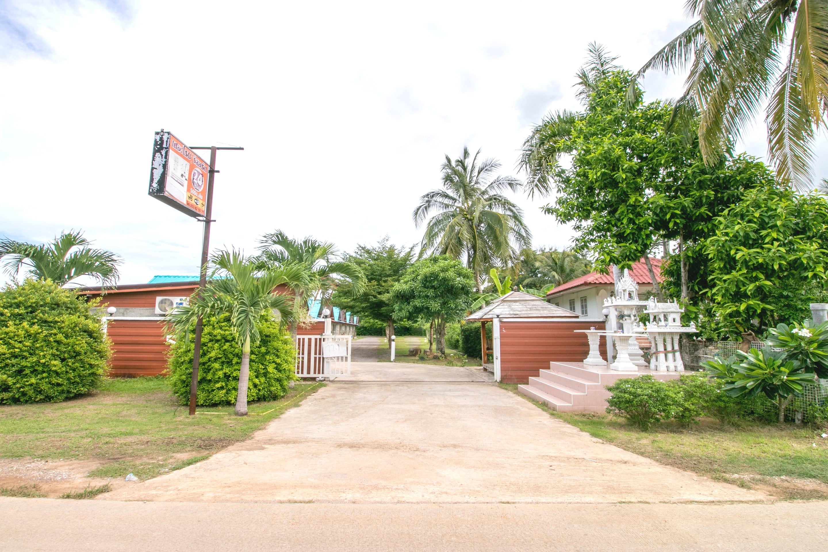 Hotels in The Banana Bar, Hua Hin Starting ฿304 Upto 83 OFF on 13