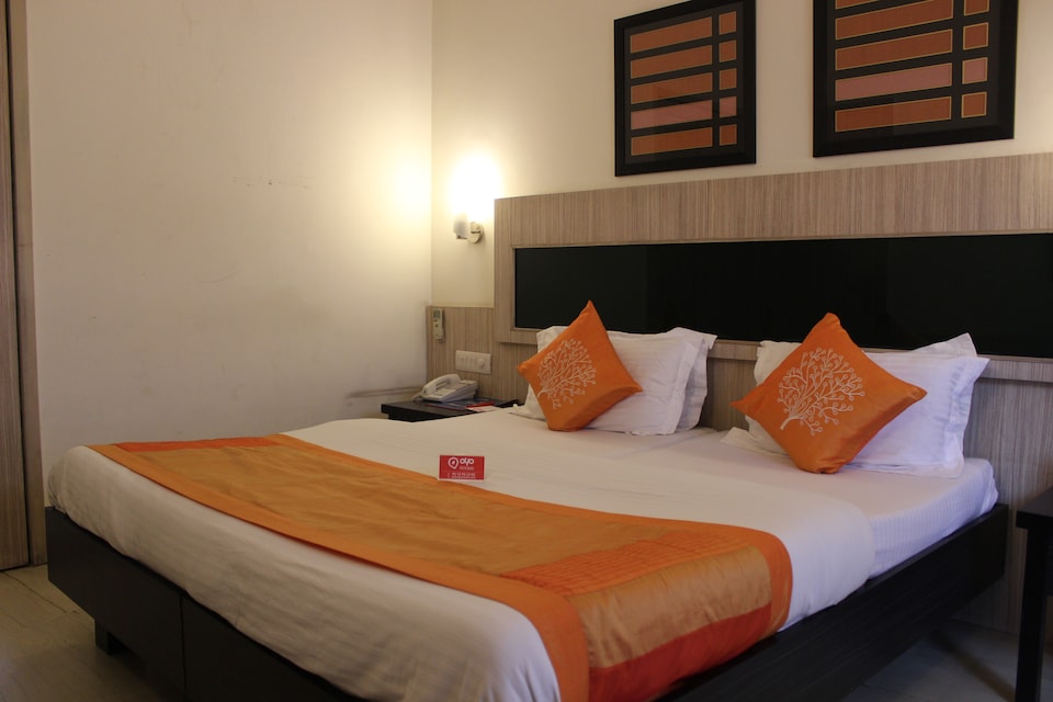 OYO 933 Hotel Shagun Apartments, HUDA CENTRE 1, Gurgaon