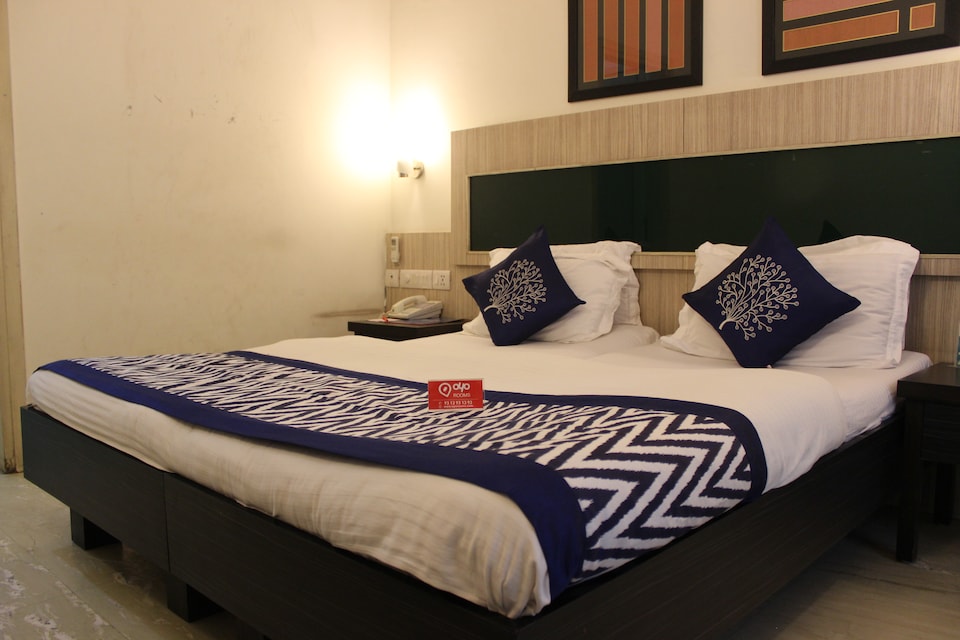 OYO 933 Hotel Shagun Apartments, HUDA CENTRE 1, Gurgaon
