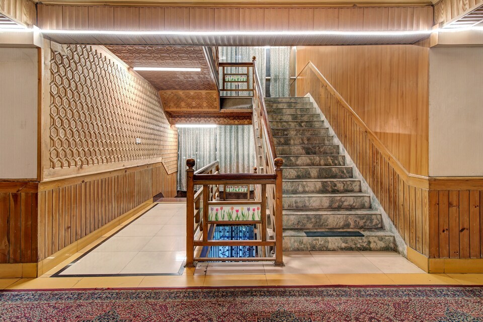 Townhouse OAK Hotel Snow Palace, Rajbagh Srinagar, Srinagar