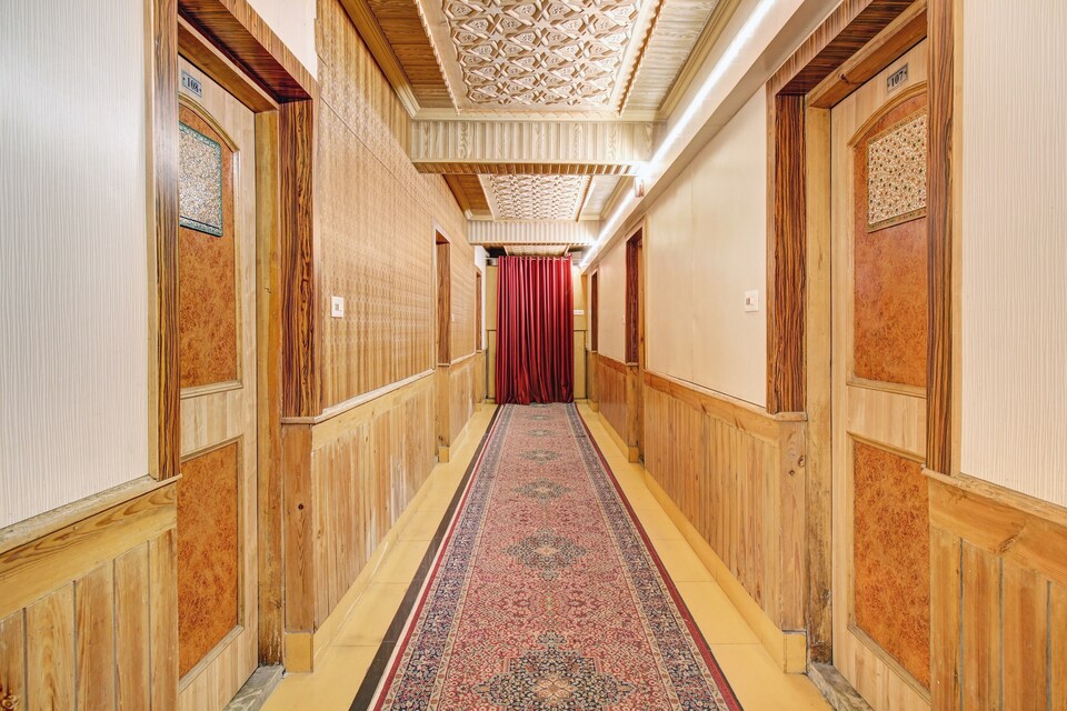 Townhouse OAK Hotel Snow Palace, Rajbagh Srinagar, Srinagar