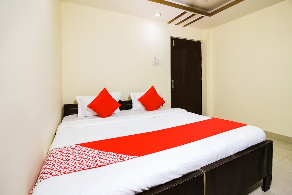 OYO 72924 Nasir Home Stay, Fatehabad Road, Agra