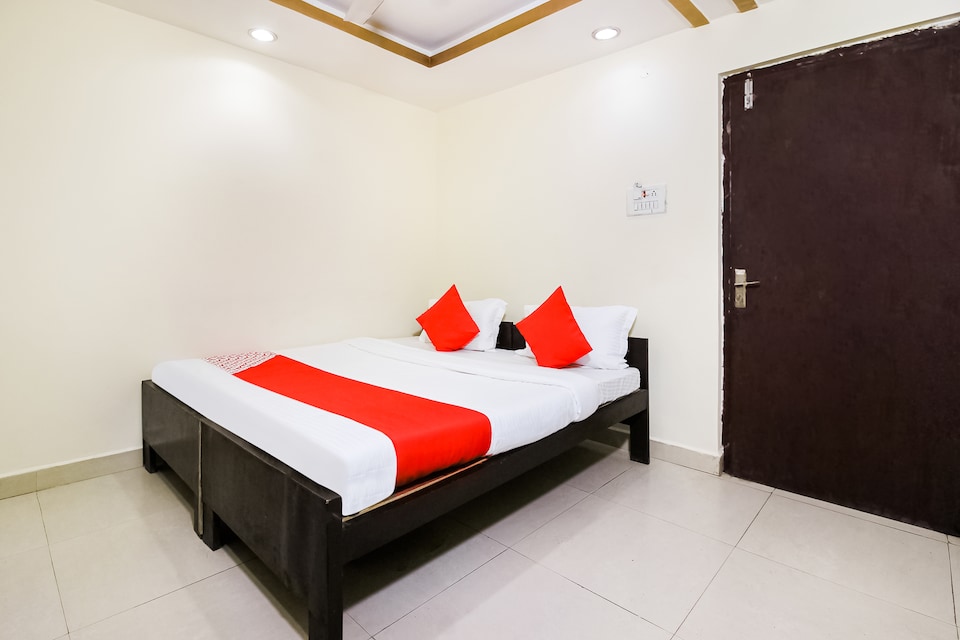 OYO 72924 Nasir Home Stay, Fatehabad Road, Agra