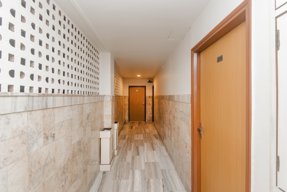 OYO Hotel Palkhee Near Phoenix Marketcity, Mumbai Wadala-Chembur-Mankhurd, Mumbai