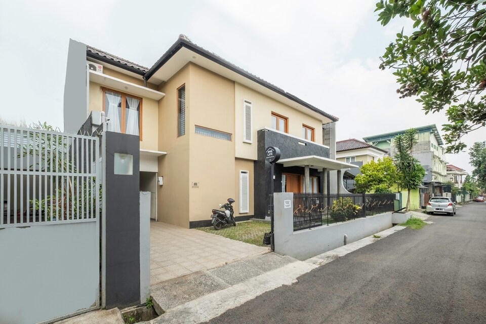 OYO Life azalia residence, Bandung, Bandung