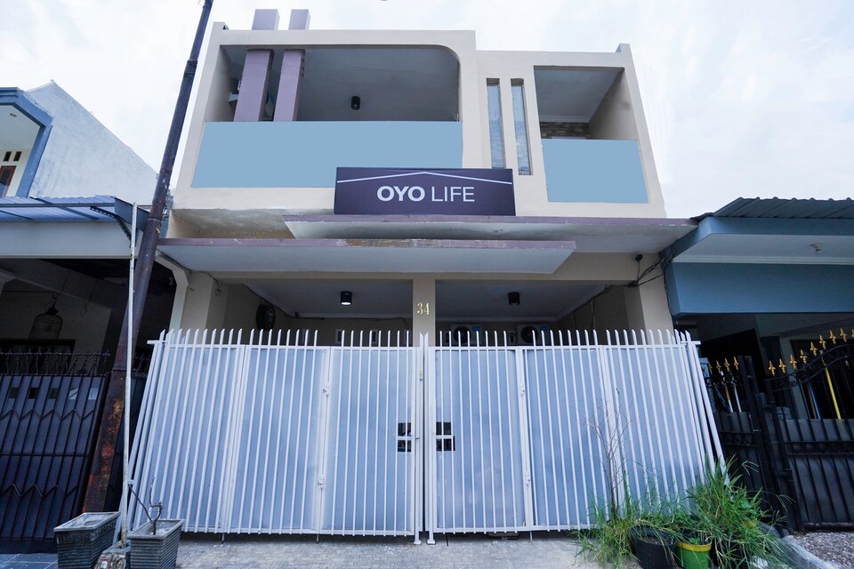 OYO Life kost putri adia, Tenggilis Mejoyo, Surabaya