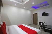 OYO Hotel Star