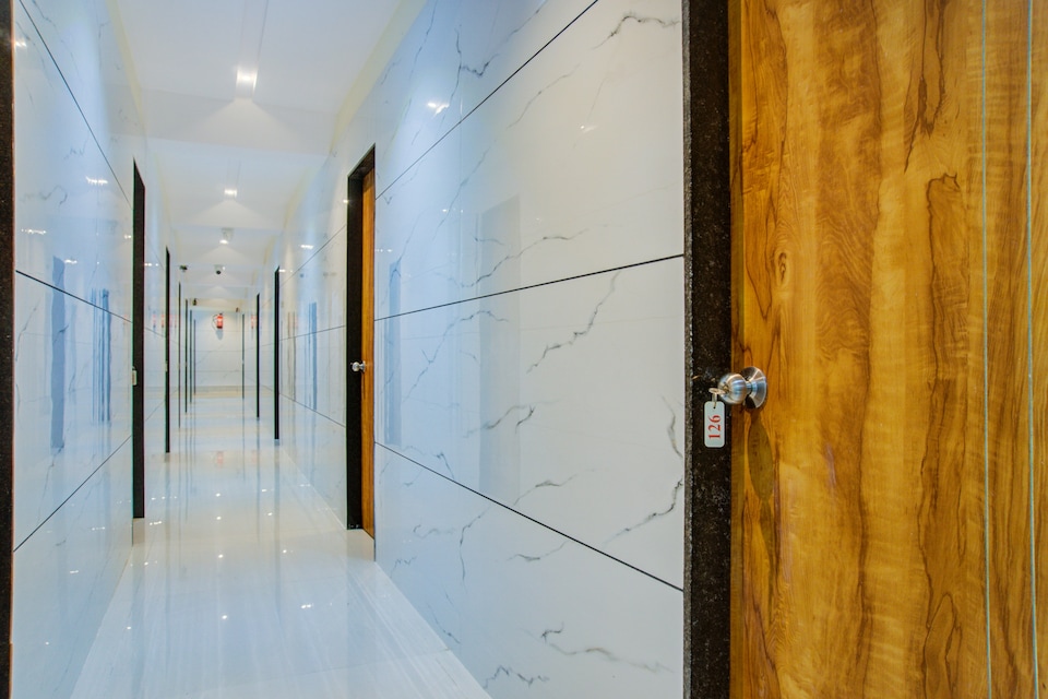 Hotel O Laxmi Kuber, Textile Market Surat, Surat