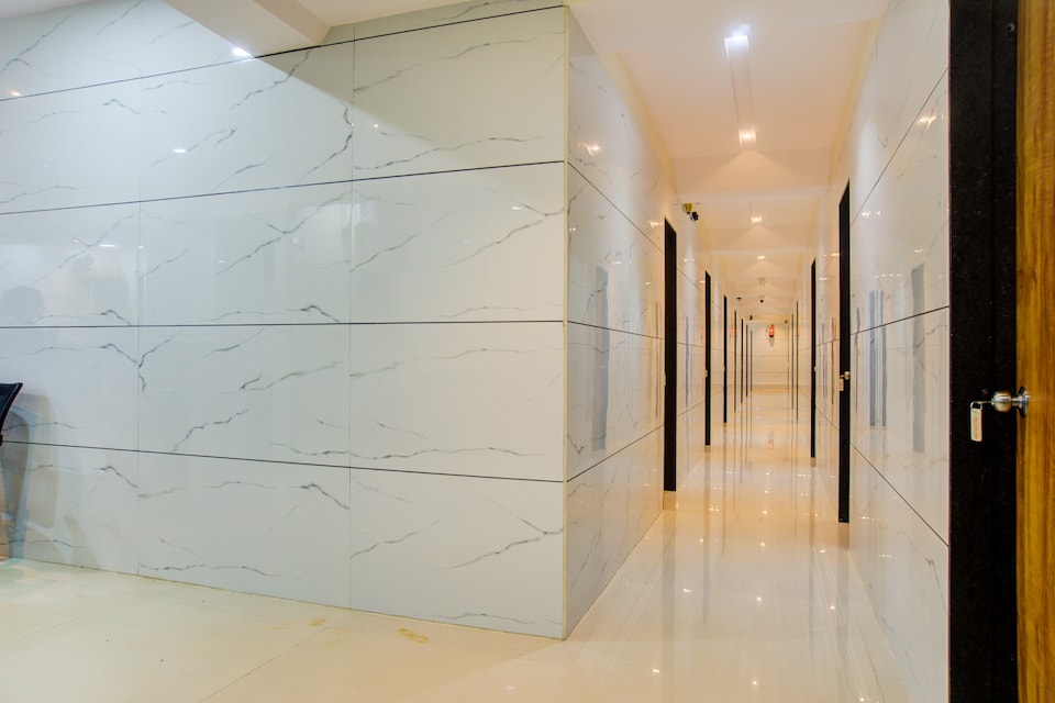 Hotel O Laxmi Kuber, Textile Market Surat, Surat