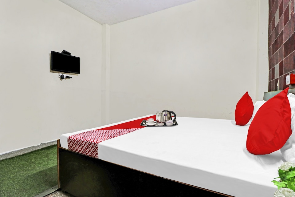 Hotel O Lion Home Stay, Nizamuddin Delhi, Delhi