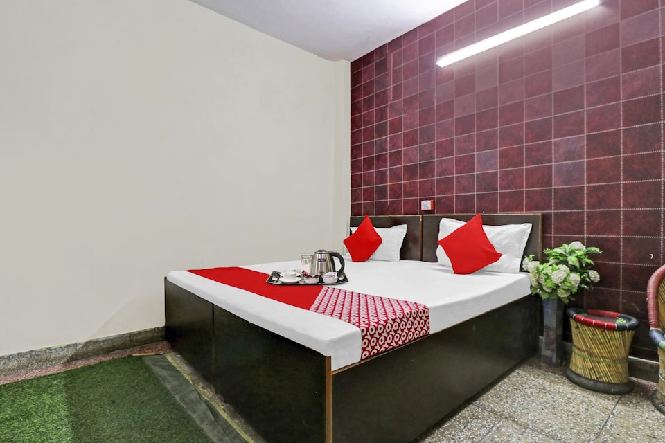 Hotel O Lion Home Stay, Nizamuddin Delhi, Delhi