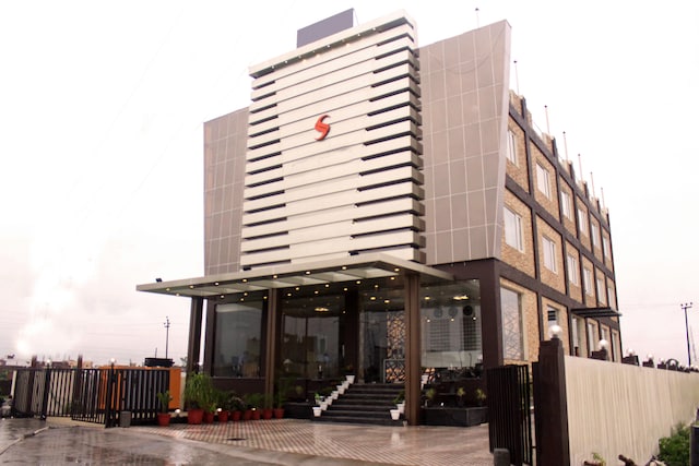 OYO 937 Sand Stone Hotel