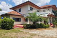 OYO 967 Andathien Pool Villa Aonang