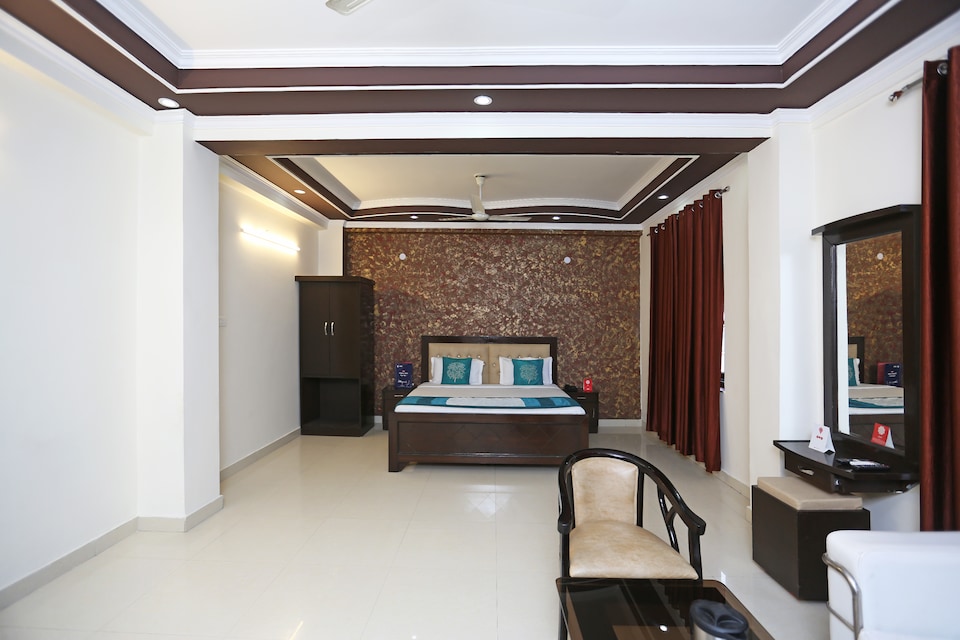 OYO Flagship Hotel City Palace, Dehradun Railway Station, Dehradun