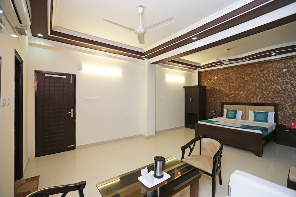 OYO Flagship Hotel City Palace, Dehradun Railway Station, Dehradun