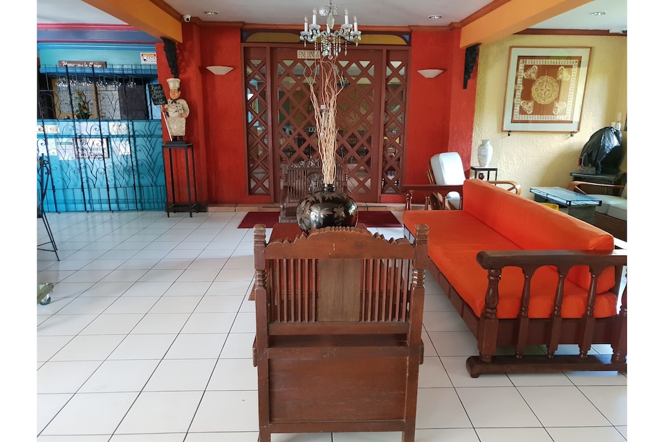 OYO 631 Saltimboca Tourist In , Bacolod City, Bacolod