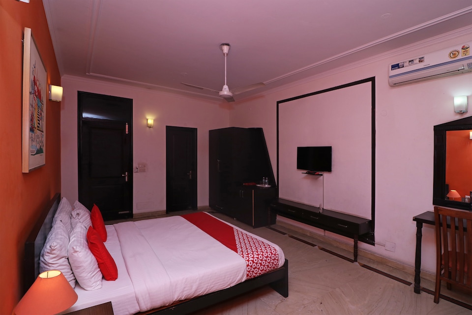 OYO 73431 Hotel Sikarwar Palace And Restaurant, Corporate Complex, Agra