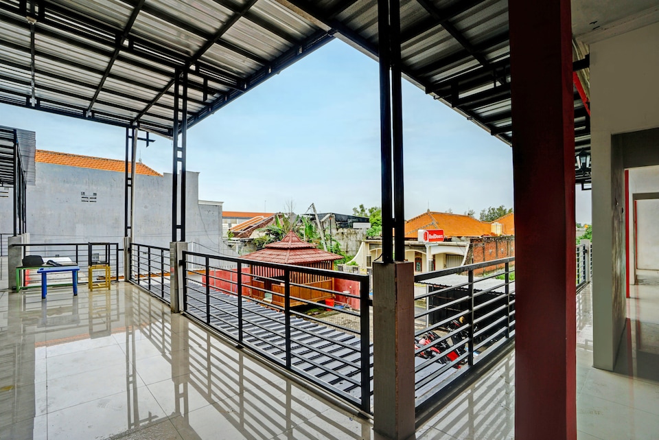 Hotel O near UNISLA formerly Homestay Bougenville , Lamongan, Lamongan